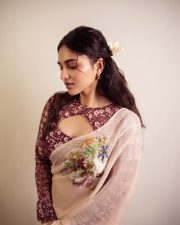 Radiant Actress Kayadu Lohar in a Cream Floral Embroidered Saree Photos 02 Radiant Actress Kayadu Lohar in a Cream Floral Embroidered Saree Photos 02