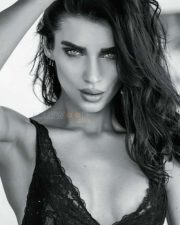 Scarlett Wilson in Black and White Lingerie Photos 02