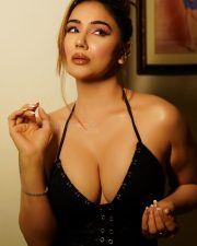 Seductive Kangna Sharma Cleavage in a Black Lace Spaghetti Strap Dress Photos 03