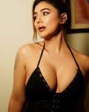 Seductive Kangna Sharma Cleavage in a Black Lace Spaghetti Strap Dress Photos 04