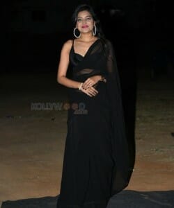 Sexy Mahi Malhotra at Golmaal Movie Pre Release Event Photos 34