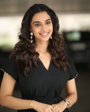 Sexy Meenakshi Chaudhary at Anaganaga Oka Raju Interview Photos 22