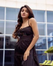 Sexy Stylish Beauty Mirnaa Menon in a Black Ruched Sleeveless Dress Photos 01