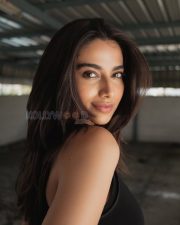 Striking Actress Meenakshi Chaudhary in a Black Tank Top Photos 01 Striking Actress Meenakshi Chaudhary in a Black Tank Top Photos 01