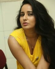 Tolly Actress Ishika Singh Pictures 13