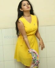 Tolly Actress Ishika Singh Pictures 24