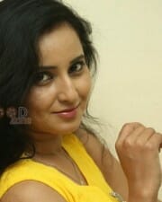 Tolly Actress Ishika Singh Pictures 27