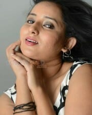 Tolly Actress Ishika Singh Spicy Pictures 07