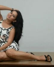 Tolly Actress Ishika Singh Spicy Pictures 42