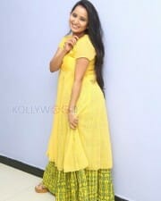 Tollywood Actress Ishika Singh Photos 10