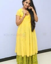 Tollywood Actress Ishika Singh Photos 14