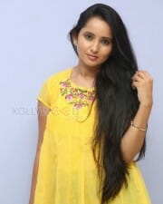 Tollywood Actress Ishika Singh Photos 15