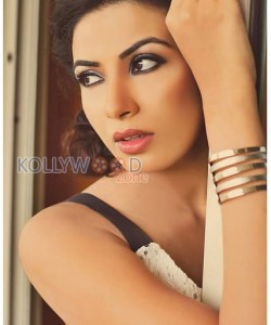 Actress Kavya Shetty Sexy Pictures 13
