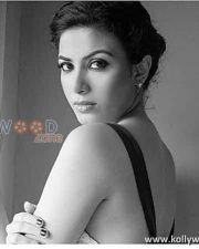 Actress Kavya Shetty Sexy Pictures 21