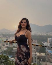 Beautiful Ashu Reddy in a Black Bustier Top with a Black and Brown Floral Printed Midi Skirt Photos 05 Beautiful Ashu Reddy in a Black Bustier Top with a Black and Brown Floral Printed Midi Skirt Photos 05