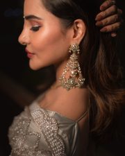Dazzling Actress Ashu Reddy in a Silver Pearl Lattice Saree Photos 01 Dazzling Actress Ashu Reddy in a Silver Pearl Lattice Saree Photos 01