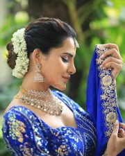 Dazzlng Ashu Reddy in a Royal Blue Lehenga Photos 01