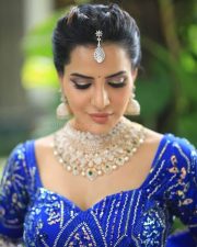 Dazzlng Ashu Reddy in a Royal Blue Lehenga Photos 04