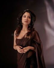 Bhramam Actress Nandana Varma Sexy Saree Photos 09
