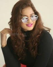 Sexy Sravani Nikki at Sirimalle Puvva Movie Press Meet Pictures 17
