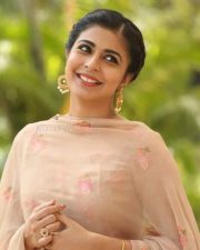 Actress Leona Lishoy Pics 12