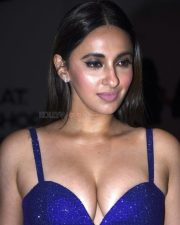Hot Akansha Ranjan Cleavage at Ajio Luxe Weekend Event Pictures 01