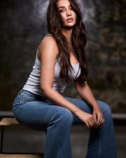 Laila Actress Akanksha Sharma Sexy Photos 04