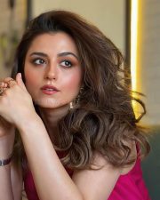Aabeer Gulaal Actress Riddhi Dogra in a Fuchsia Pink Embroidered Sleeveless Kurta Photos 03