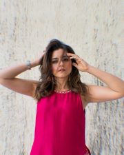 Aabeer Gulaal Actress Riddhi Dogra in a Fuchsia Pink Embroidered Sleeveless Kurta Photos 04