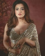 The Married Woman Actress Riddhi Dogra Sexy Pictures 01