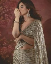 The Married Woman Actress Riddhi Dogra Sexy Pictures 02