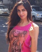 Actress Simran Kaur Mundi Sexy Pictures 13