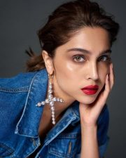 Beauty Queen Sharwari Wagh in a Denim Crop Top Jacket with a High Waisted Jeans Pictures 04