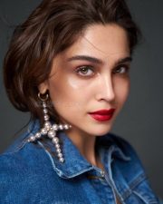 Beauty Queen Sharwari Wagh in a Denim Crop Top Jacket with a High Waisted Jeans Pictures 05