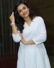 Actress Mishti Chakraborty at O Saathiya Movie Trailer Launch Photos 22