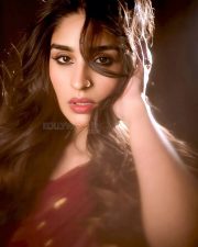 Desirable Actress Yukti Thareja in a Deep Red Maroon Saree with Gold Border Pictures 02