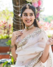 Sensuous Yukti Thareja in an Embroidered Saree Photos 02