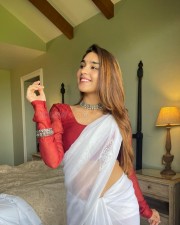 Sexy Yukti Thareja in a White Cotton Saree and Red Blouse Pictures 05