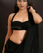 Stunning Yukti Thareja in Black Saree Photos 01