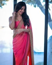 3 Roses Actress Kushitha Kallapu in a Pink and Orange Ombre Saree with a Sleeveless Blouse Pictures 01