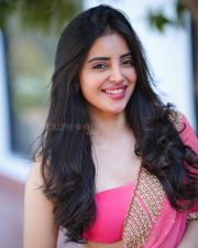 3 Roses Actress Kushitha Kallapu in a Pink and Orange Ombre Saree with a Sleeveless Blouse Pictures 02