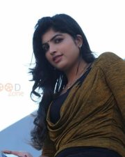 Actress Naina Sarwar Pictures 11