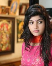 Actress Naina Sarwar Pictures 25