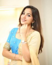 Actress Pranavi Manukonda at Slumdog Husband Interview Pictures 18