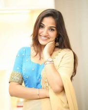 Actress Pranavi Manukonda at Slumdog Husband Interview Pictures 19