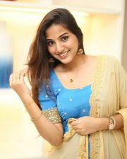 Actress Pranavi Manukonda at Slumdog Husband Interview Pictures 21