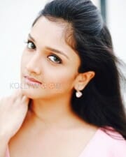 Actress Surabhi Santosh Photoshoot Pictures 06