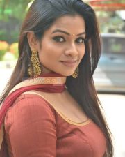 Eedili Movie Heroine Leesha Eclairs Photos 04