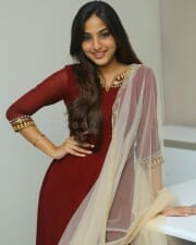Heroine Pranavi Manukonda at Slumdog Husband Success Celebrations Pictures 13
