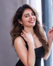 Neethone Nenu Actress Kushita Kallapu in a Black Sleeveless Bodycon Dress Photos 01